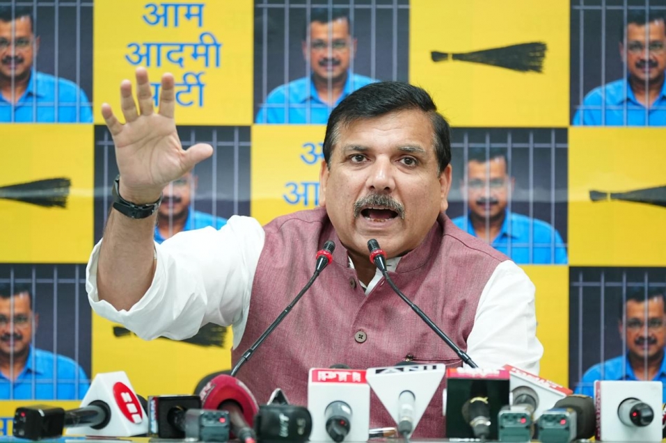 प्रधानमंत्री को जानलेवा कोविशील्ड वैक्सीन लगवाने के लिए देश की जनता से हाथ जोड़कर माफी मांगनी चाहिए- संजय सिंह